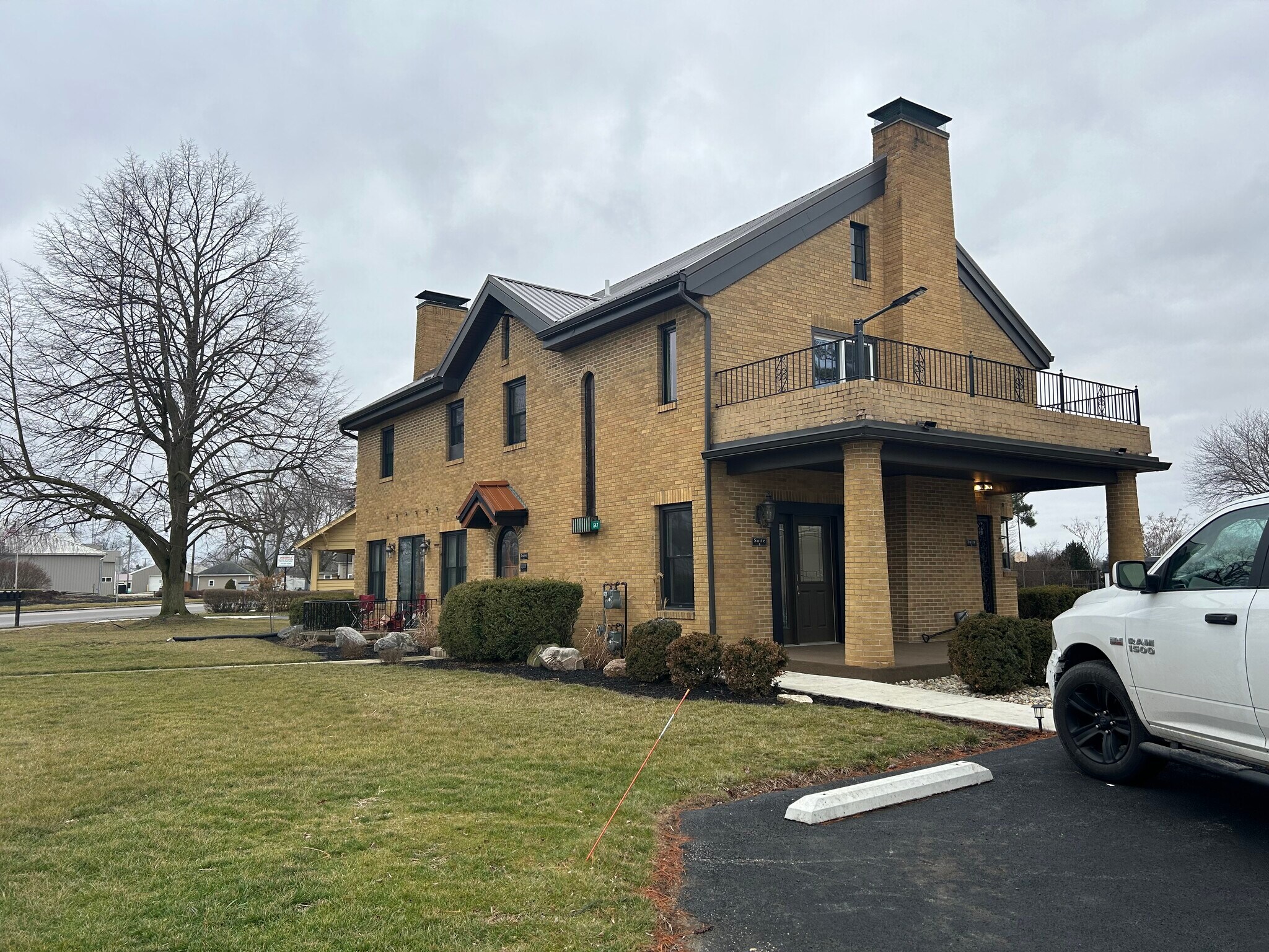 Building Photo - 547 N Broadway St