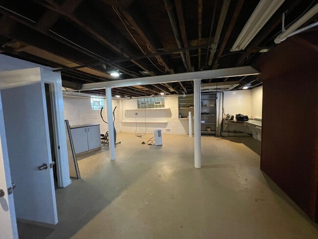 Building Photo - Spacious 3 Bedroom Single Family Home with...