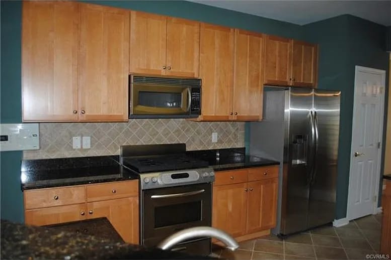 Building Photo - 801 Parkland Pl