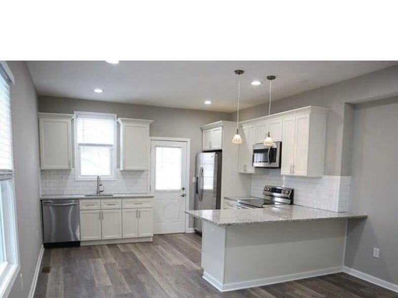 Building Photo - 697 Reinhard Ave