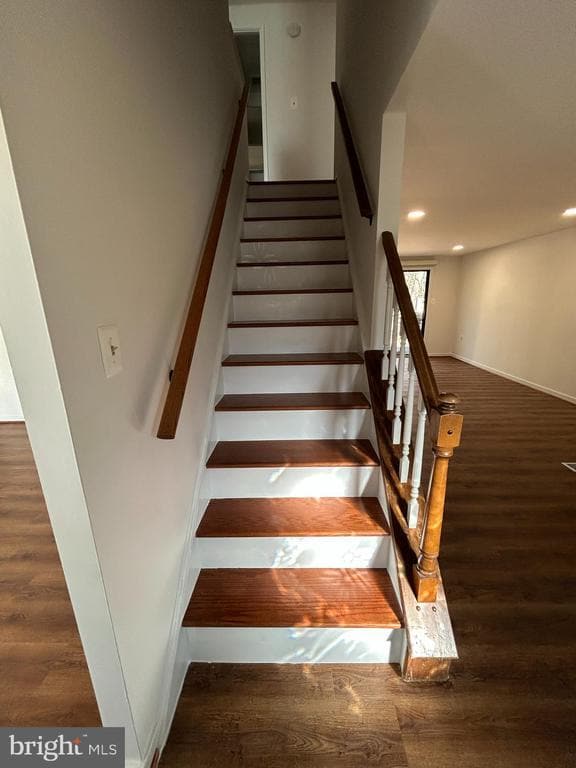 Building Photo - 2755 Viking Dr