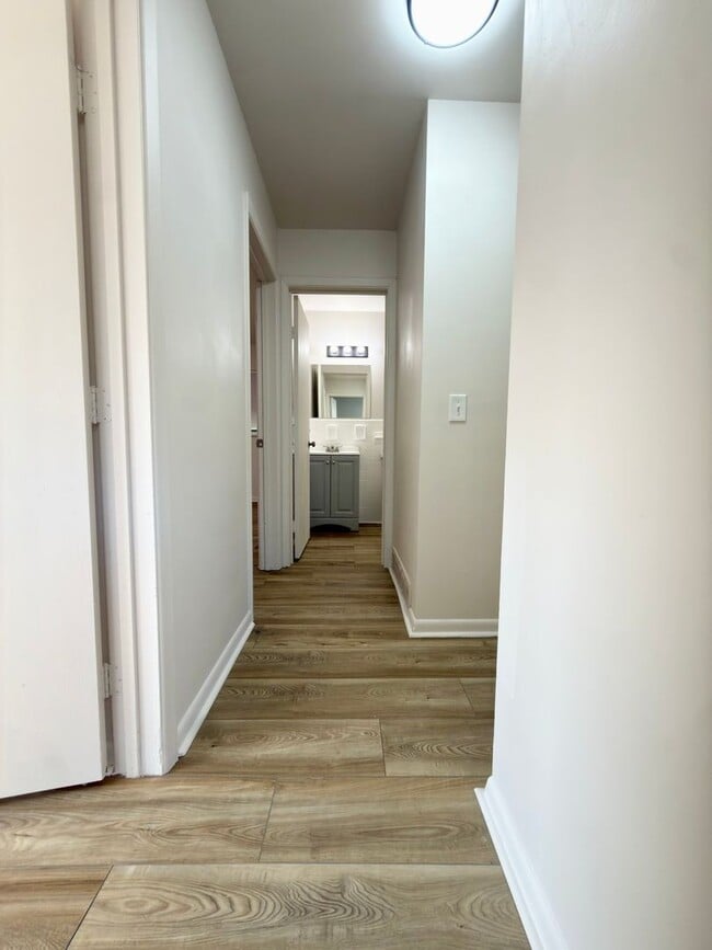Building Photo - Newly Renovated Move-In Ready 3 Bed, 3 Bath Home!