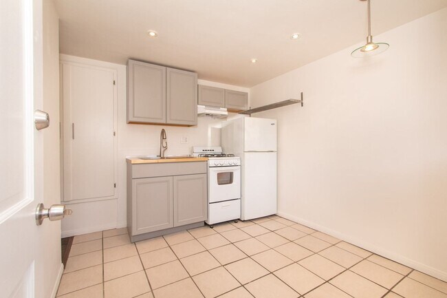 Building Photo - Charming Cottage Style Studio With Fenced in Yard in the Pocket of North Park + South Park