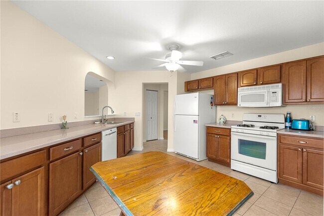 Building Photo - 9770 SW 92nd Place Rd