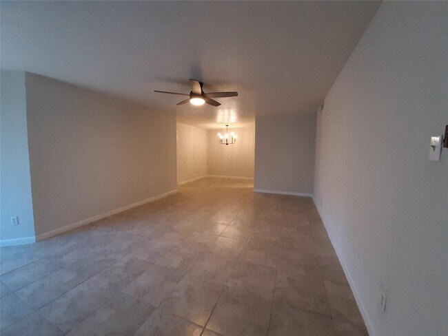 Building Photo - 9700 Leawood Blvd