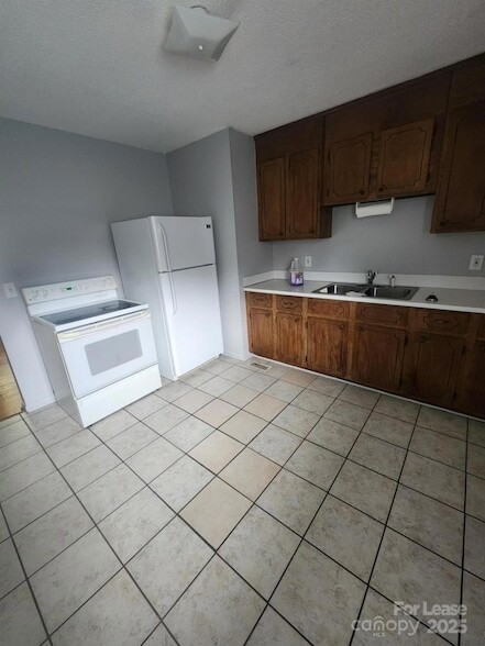 Building Photo - 5921 Princeton Ave