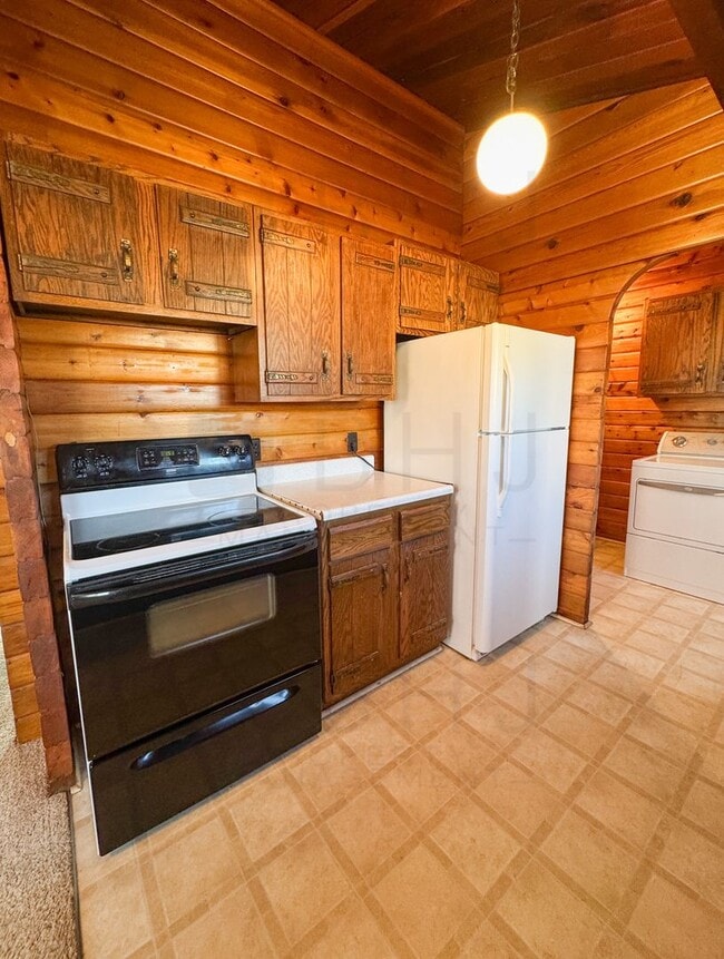 Building Photo - Cozy 2 bed/ 1 bath- Dog Friendly House