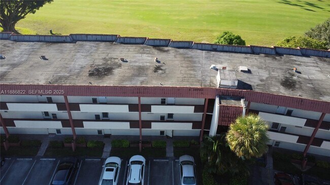 Building Photo - 9820 S Hollybrook Lake Dr