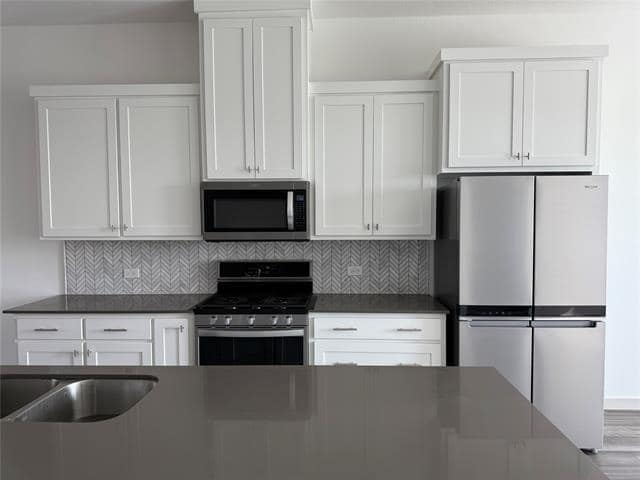 Building Photo - 685 Vista Del Lago Dr