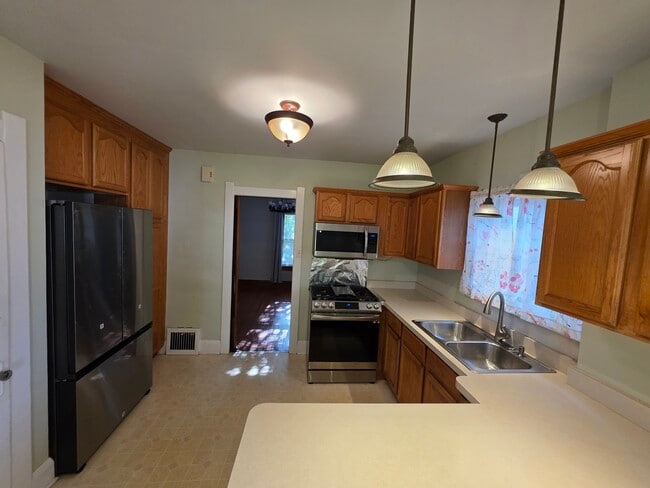 Kitchen - 12526 Hipp St