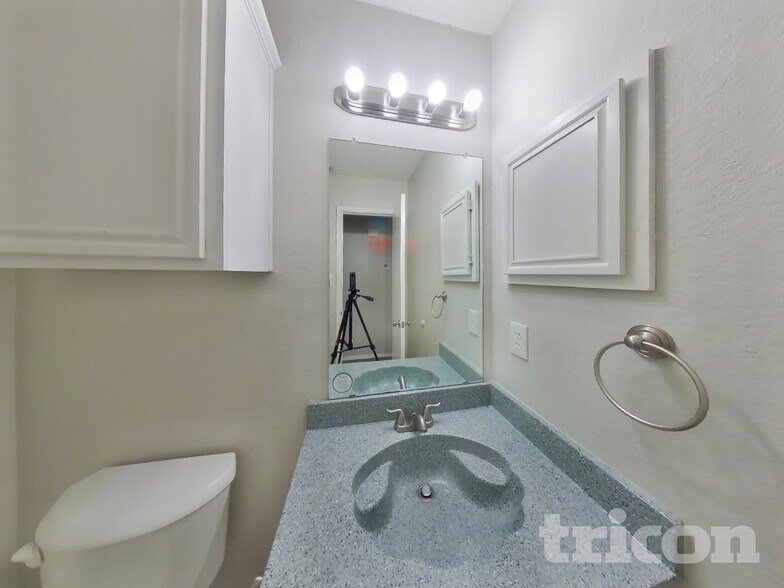 Building Photo - 720 Charles City Dr