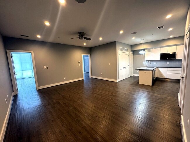 Building Photo - Spacious 2 bedroom/2 bathroom condo in a 2020 elevator building in Petworth