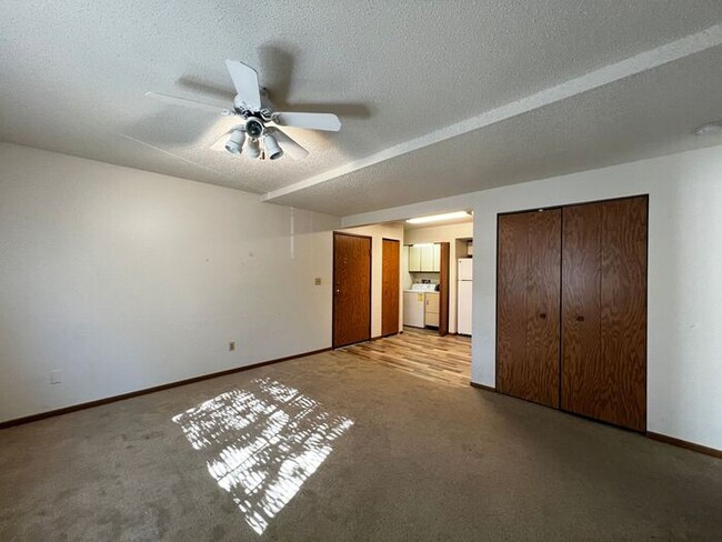 Building Photo - $1,095 | 2 Bedroom, 1 Bathroom Condo | Pet...