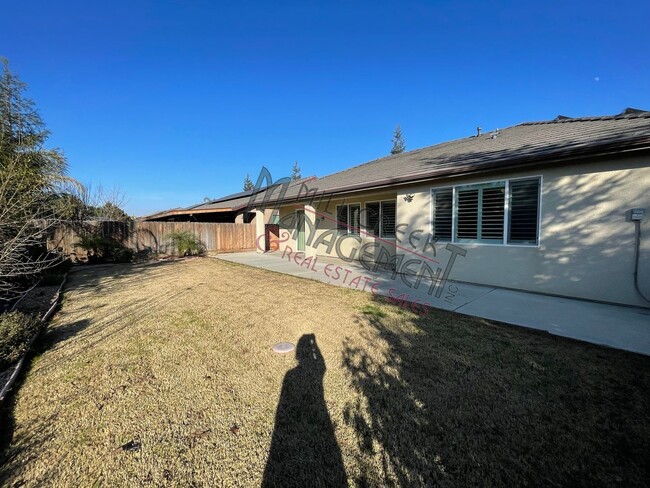 Building Photo - Beautiful Northwest Visalia home with solar