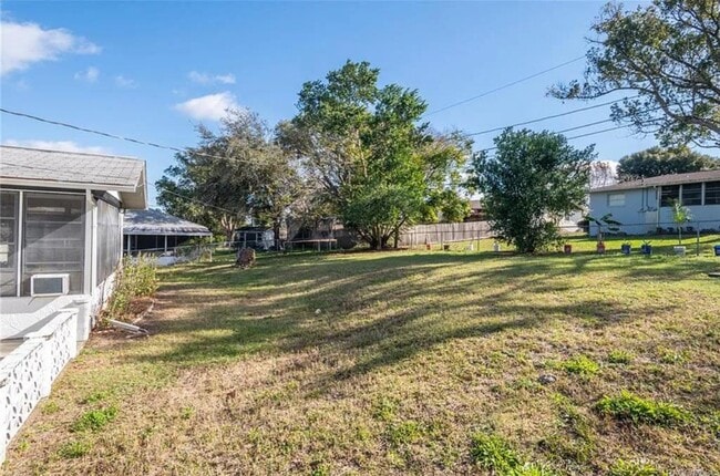 Building Photo - 209 S Lee St