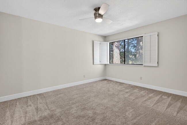 Building Photo - Newly Renovated 3/2.5 bath End-Unit Townhome with Vaulted Ceilings – Minutes to I-680 & Downtown!