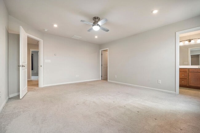 Building Photo - Welcome to this stunning 3-bed, 3-bath home located in the vibrant community of Wake Forest, NC.