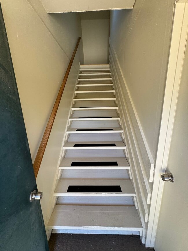 Building Photo - 1590 Solomon Rd