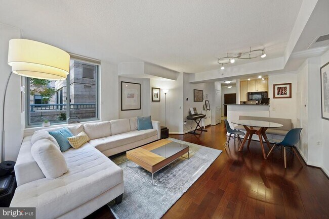 Building Photo - 851 N Glebe Rd