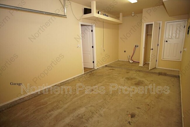 Building Photo - 8939 Marks St