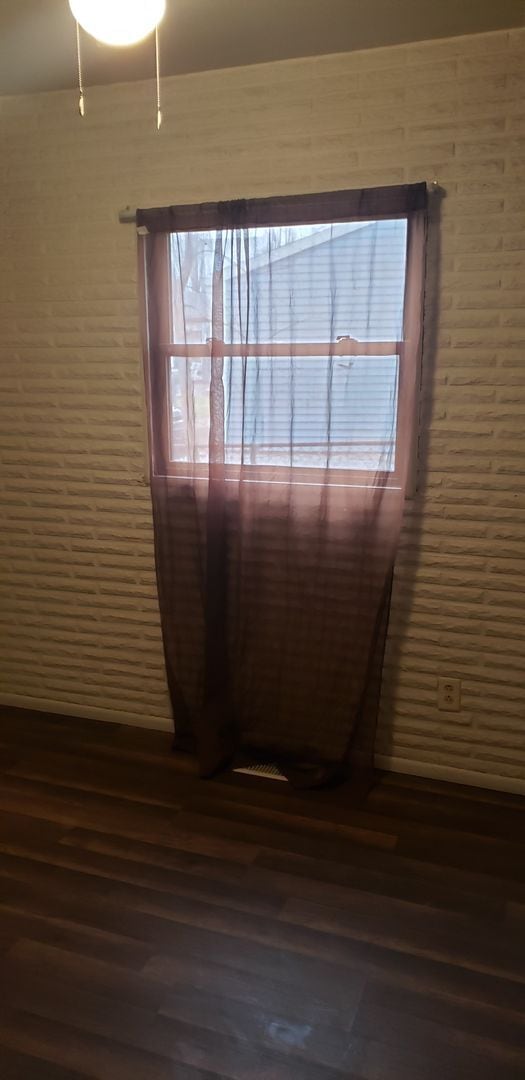 Building Photo - 4 bedroom 2 bath ranch