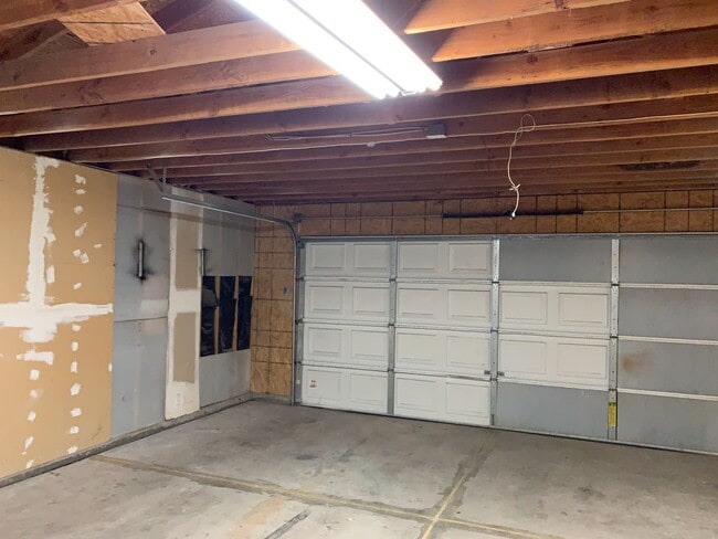 Building Photo - 5404 El Palacio Dr