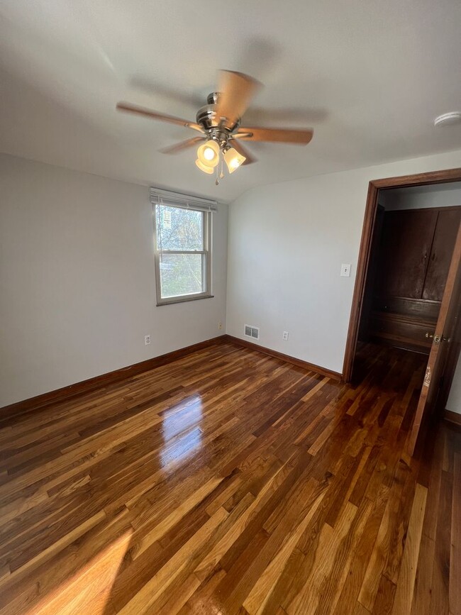 Building Photo - 2 Bedroom Townhome in Grandview!!