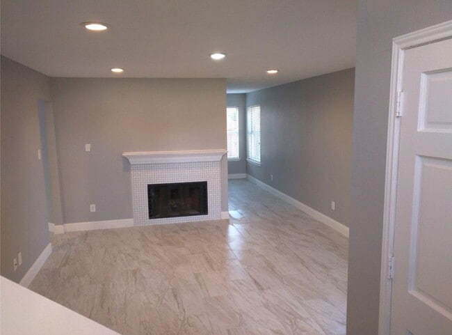 Building Photo - 3425 Renaissance Dr