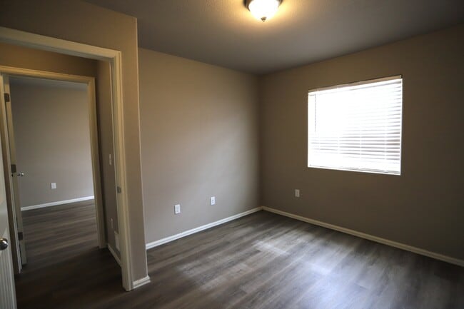 Building Photo - Contemporary, light-filled townhouse available for lease!