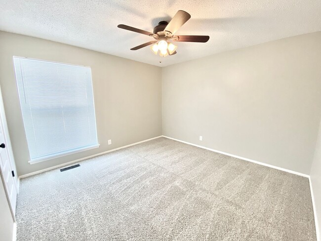 Building Photo - Freshly Updated! Roomy 3-Bedroom Home in J...