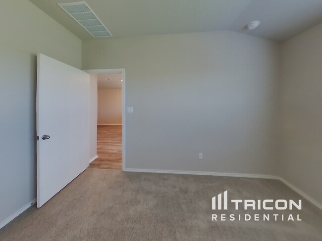 Building Photo - 5113 Sidesaddle Dr