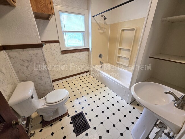 Building Photo - 1019 Egleston Ave