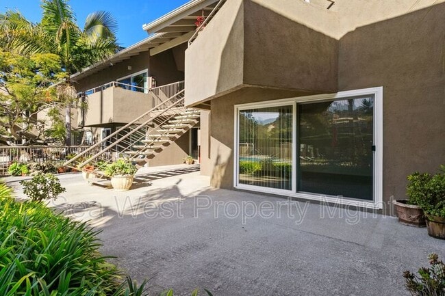 Building Photo - 2517 Navarra Dr