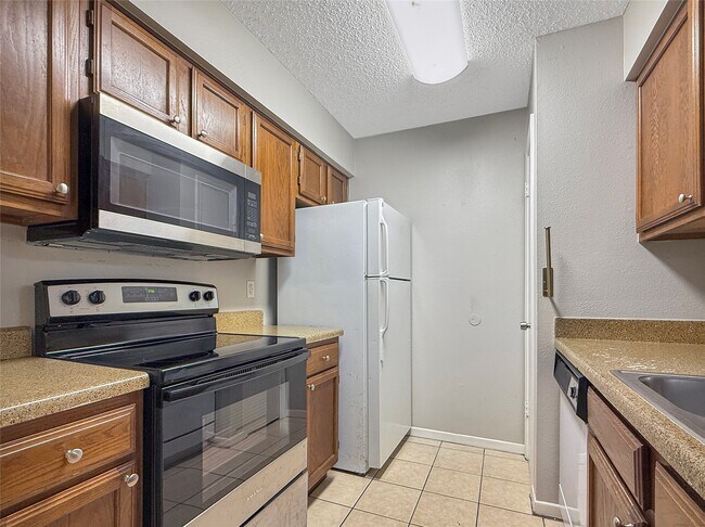 Building Photo - 25144 Budde Rd