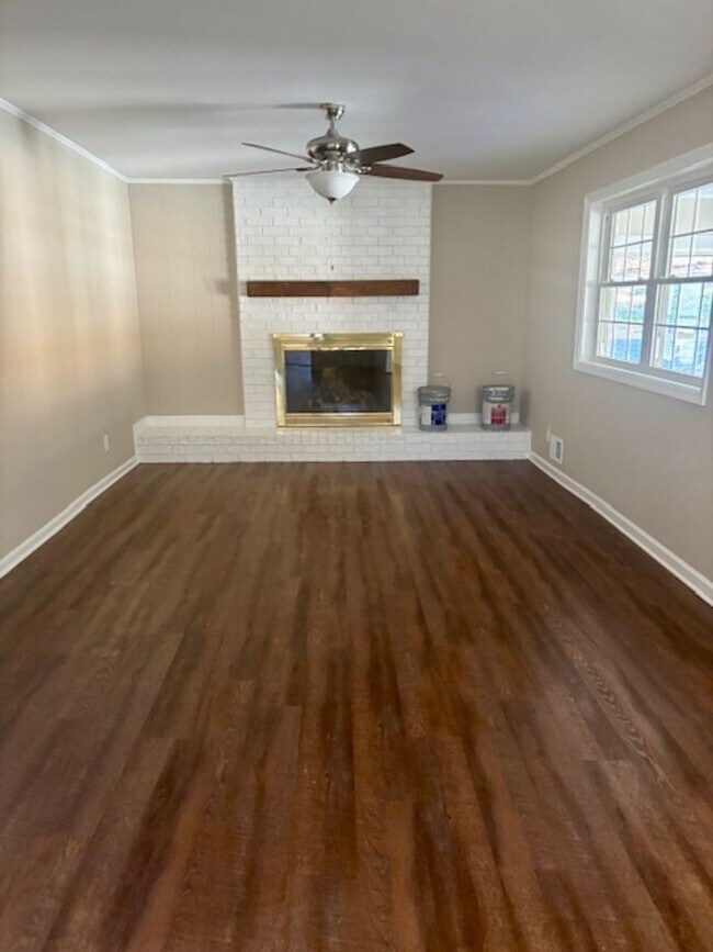 Building Photo - Renovated Hammond Hills Gem