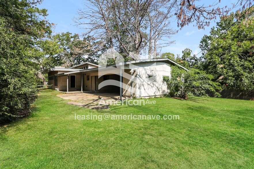 Building Photo - 1744 Cheswood Dr