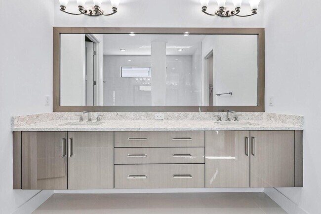 Building Photo - 13185 Faberge Pl