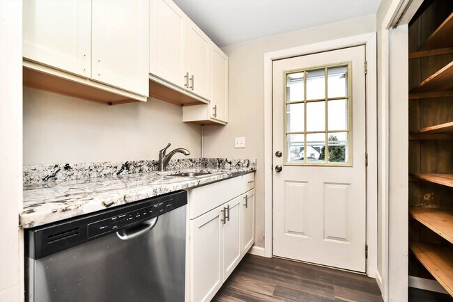 Building Photo - 37 Wilbur St