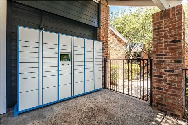 Building Photo - 2170 Thousand Oaks Dr