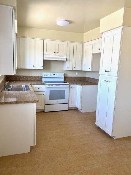 kitchen - 4534 W 173rd St