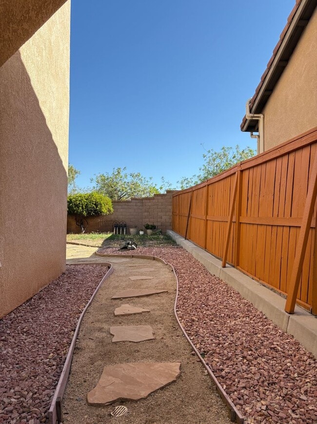 Building Photo - 4 Bed 3 Bath Home for Rent in Murrieta