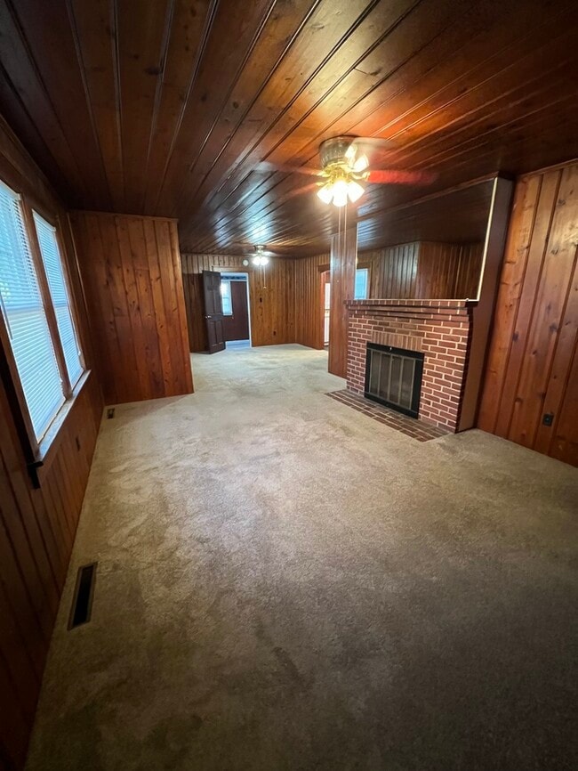 Building Photo - 1409 W Circle Dr