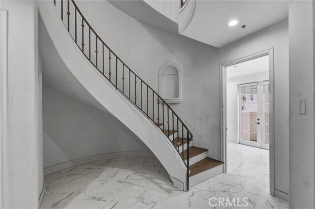 Building Photo - 309 N Almont Dr