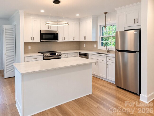 Building Photo - 7500 Thorncliff Dr
