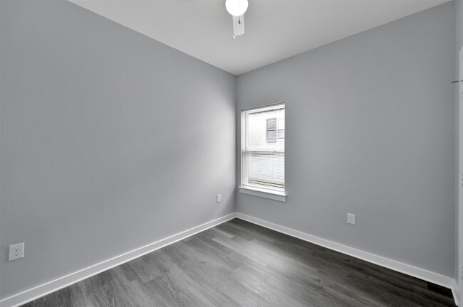 Building Photo - 16646 Meadowcroft St