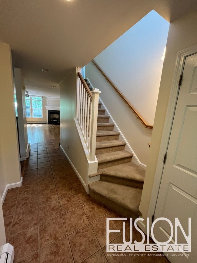 Building Photo - Impeccably Maintained 3bd, 2 bth Stonington Circle Condo!