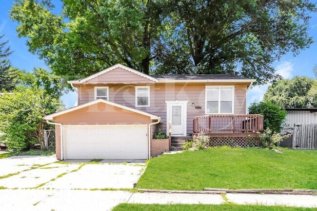 Primary Photo - 521 Fairlane St