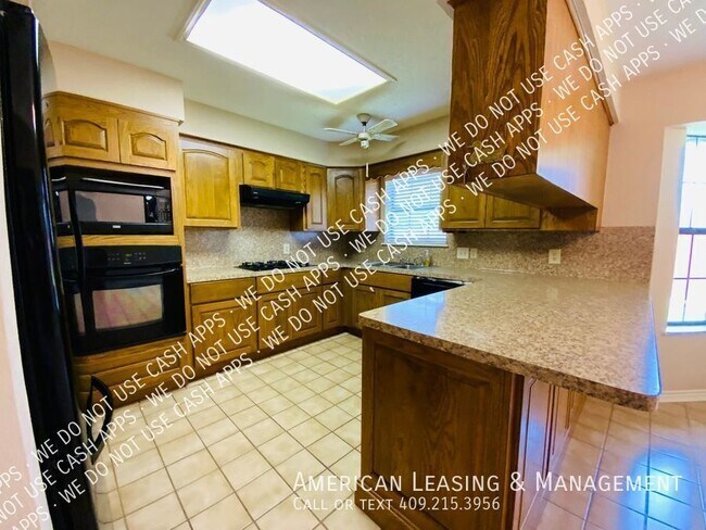 Building Photo - 20 Pinewood-