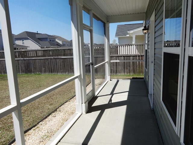 Building Photo - 515 Crossland Dr