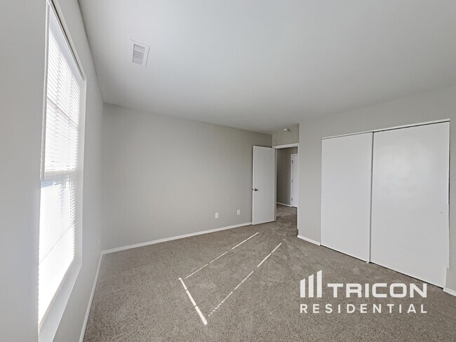 Building Photo - 526 Kerriann Ln
